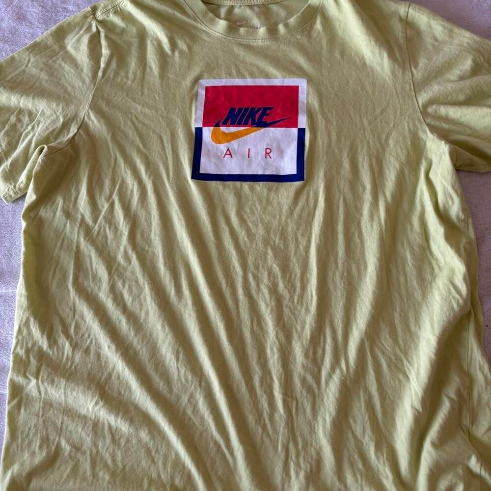 Nike Men's Green and Yellow T-shirt